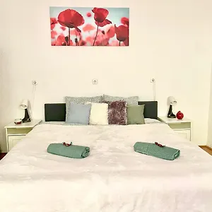 Sweet Warm With Big Bed Near New York Cafe Free Coffee Apartamento